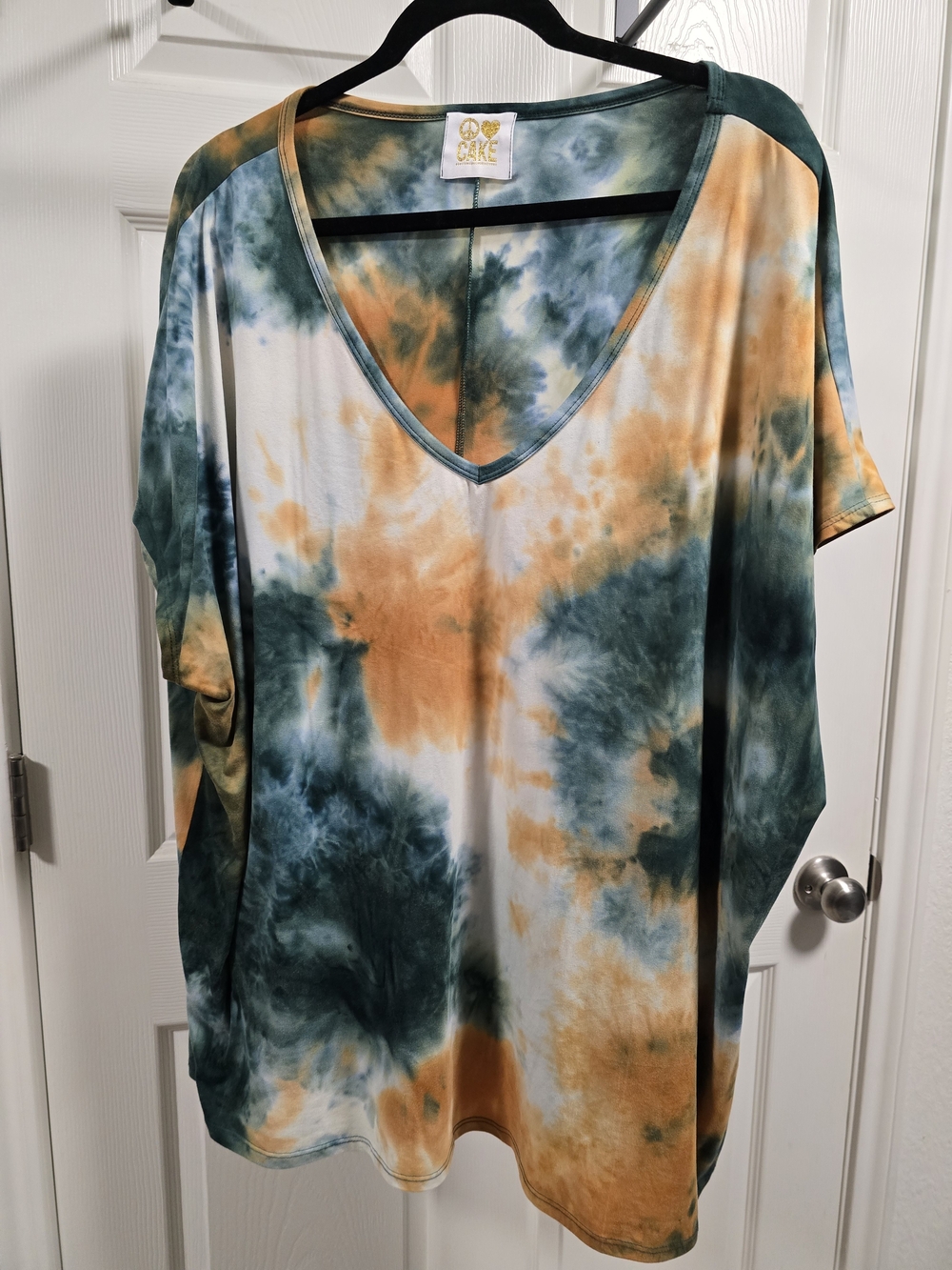 Cake Tie-Dye V-Neck Top in Green & Orange